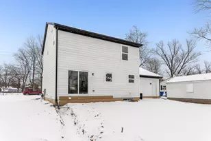 1104 Tecumseh Ave, Waterford, MI 48327 - Photo 10