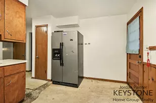 1510 Southlawn Dr SW, Wyoming, MI 49509 - Photo 4