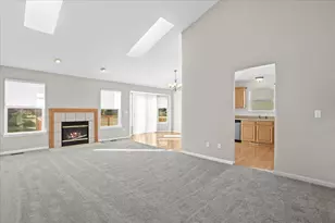 462 Woodhaven Dr, Commerce Township, MI 48390 - Photo 6