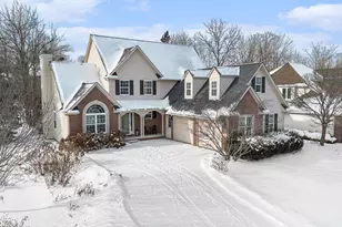 708 Pembroke Dr, Saline, MI 48176 - Photo 2