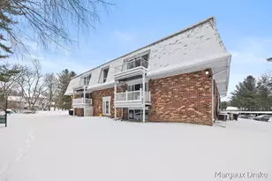6716 Cascade Rd SE, Grand Rapids, MI 49546 - Photo 20