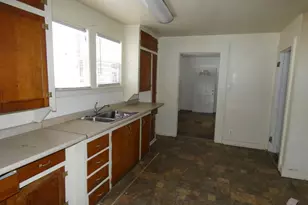 660 Pearl St, Benton Harbor, MI 49022 - Photo 14