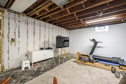 2400 Crest Drive, Kalamazoo, MI 49008 - Photo 28