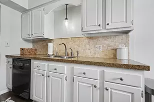 2596 Knightsbridge Rd SE, Grand Rapids, MI 49546 - Photo 10