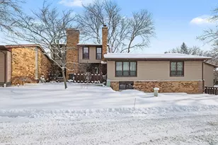 2596 Knightsbridge Rd SE, Grand Rapids, MI 49546 - Photo 2