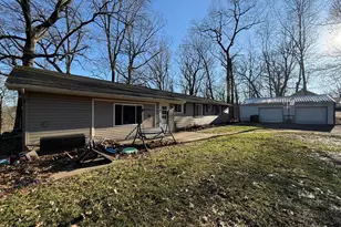 201 Lake Hills Dr, Concord, MI 49237 - Photo 2