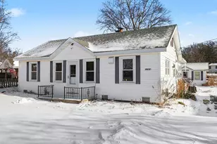 11637 Algonquin Dr, Pinckney, MI 48169 - Photo 1