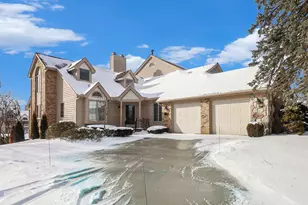 18269 Blue Heron Dr E, Northville, MI 48168 - Photo 2