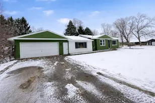 233 Washington Ave, Plainwell, MI 49080 - Photo 2