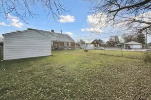 23007 Brittany Ave, Eastpointe, MI 48021 - Photo 36