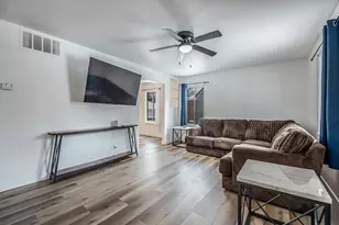 15100 Sunbury St, Livonia, MI 48154 - Photo 2