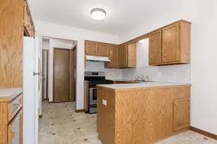 2314 S Highland View Cir SE, Grand Rapids, MI 49506 - Photo 8