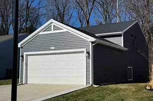 557 N Cygnet Lake Dr, Benton Harbor, MI 49022 - Photo 4