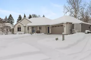 3140 N Bluff Ct, Hudsonville, MI 49426 - Photo 2