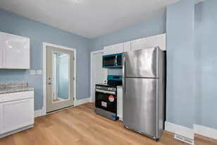 901 Clarence St, Kalamazoo, MI 49001 - Photo 10