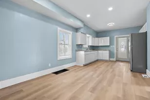 901 Clarence St, Kalamazoo, MI 49001 - Photo 6