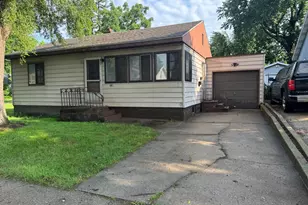 938 W Southern Ave, Muskegon, MI 49441 - Photo 1