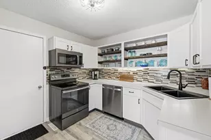 1048 Le Roux Rd, Muskegon, MI 49441 - Photo 8