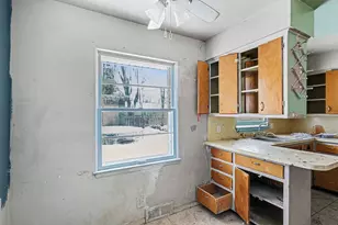 2928 Lafayette Cir, Lansing, MI 48906 - Photo 6