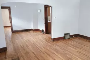 212 N Magnolia Ave, Lansing, MI 48912 - Photo 2