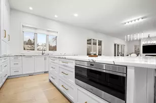 7303 Brookside Vlg Ct, Bloomfield Hills, MI 48301 - Photo 10