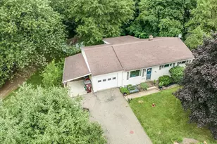 50 Wellworth Ave, Battle Creek, MI 49037 - Photo 2