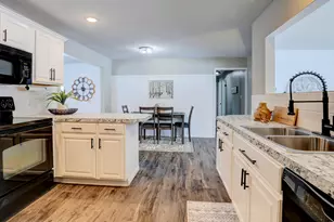 9538 Crescent Dr, Zeeland, MI 49464 - Photo 12