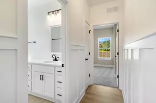 5033 Ikram Oaks Dr, Jackson, MI 49201 - Photo 36