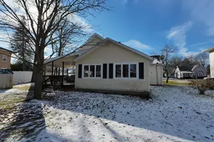 311 East St, Jonesville, MI 49250 - Photo 4