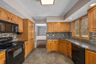 6185 Willow Run Dr, Battle Creek, MI 49014 - Photo 10