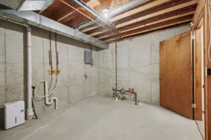 2154 Ter Van Dr NE, Grand Rapids, MI 49505 - Photo 18