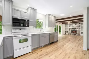 2530 Westbrook Dr NW, Grand Rapids, MI 49504 - Photo 10