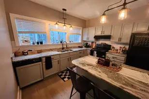 624 Michigan St, Petoskey, MI 49770 - Photo 2