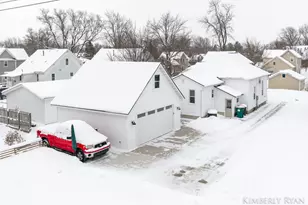 233 W Alpine Ave, Zeeland, MI 49464 - Photo 4