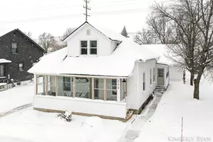 233 W Alpine Ave, Zeeland, MI 49464 - Photo 2