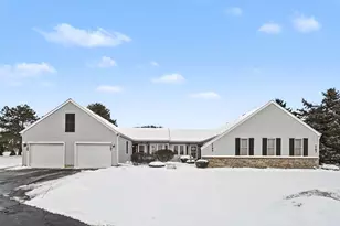 1197 Sunview Dr, Saint Johns, MI 48879 - Photo 1