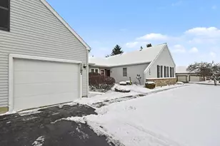 1197 Sunview Dr, Saint Johns, MI 48879 - Photo 2