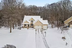 16492 W Willow Dr, Spring Lake, MI 49456 - Photo 2