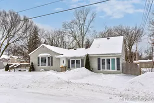544 Homestead Ave, Holland, MI 49423 - Photo 1