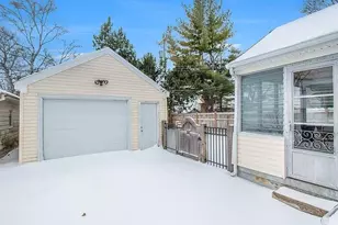 902 Sibley St NW, Grand Rapids, MI 49504 - Photo 2