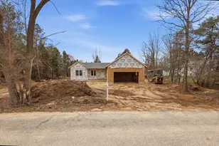 644 Willow St, Howard City, MI 49329 - Photo 2