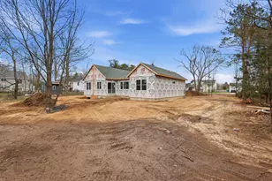 644 Willow St, Howard City, MI 49329 - Photo 4