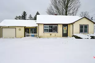 531 N Cherry St, Evart, MI 49631 - Photo 1