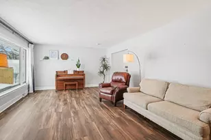 1187 Yorkshire Dr, Norton Shores, MI 49441 - Photo 6