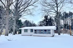 19224 Glendale Cir, Spring Lake, MI 49456 - Photo 1