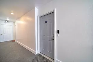 2738 S Knightsbridge Cir, Ann Arbor, MI 48105 - Photo 2