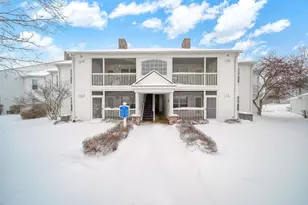 2738 S Knightsbridge Cir, Ann Arbor, MI 48105 - Photo 2