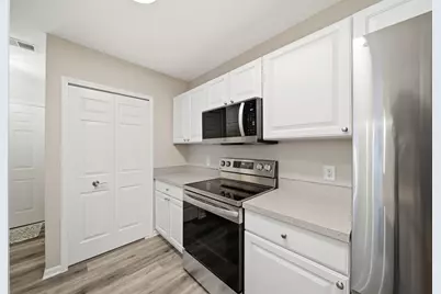 2738 S Knightsbridge Circle, Ann Arbor, MI 48105 - Photo 8
