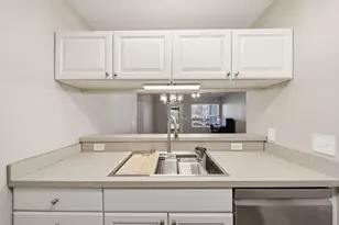 2738 S Knightsbridge Cir, Ann Arbor, MI 48105 - Photo 10