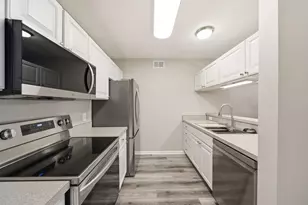 2738 S Knightsbridge Cir, Ann Arbor, MI 48105 - Photo 6